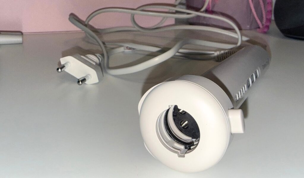 „Remington Trendology 5-in-1 Multistyler“:“Anschluss für die wechselbaren Aufsätze“