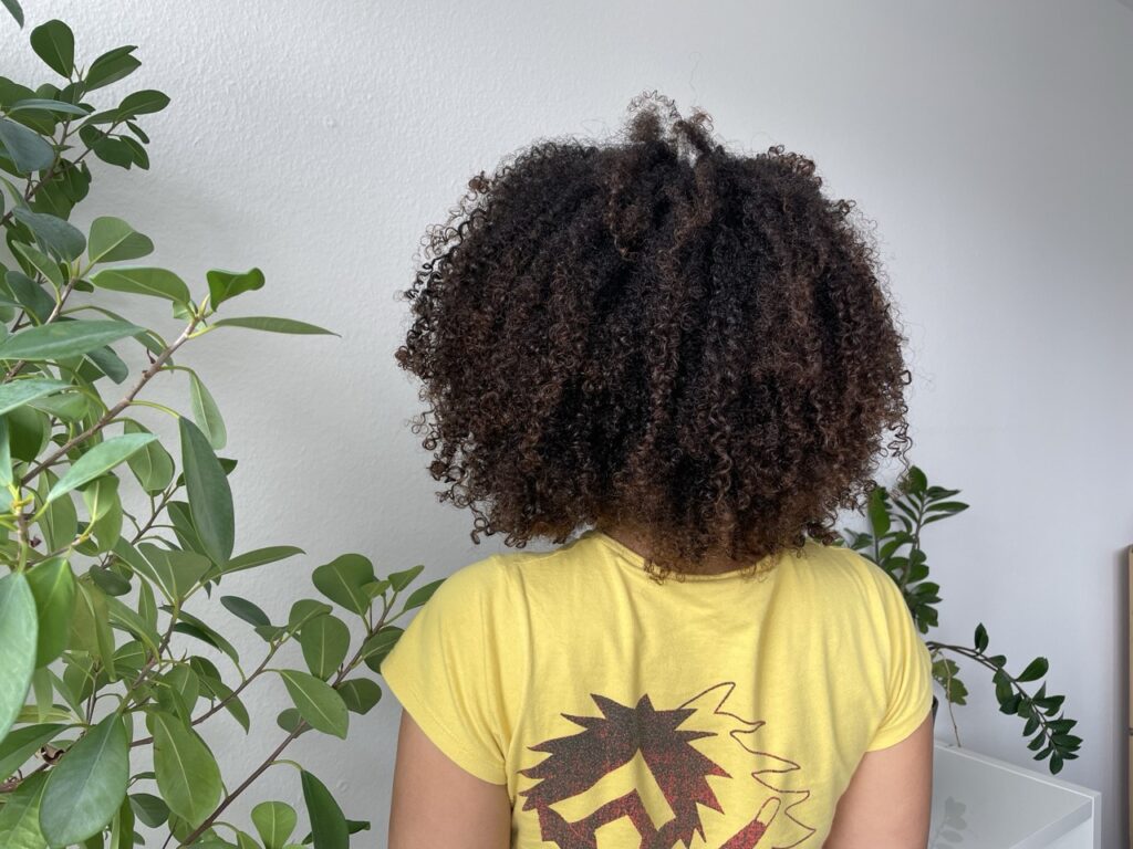 Remington AIRvive EC8930: Lockenergebnis nach dem Föhnen mit Diffusor